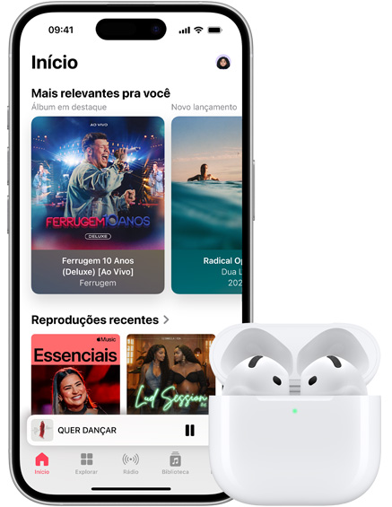 Demonstração do recurso Continuidade com um iPhone e os AirPods.