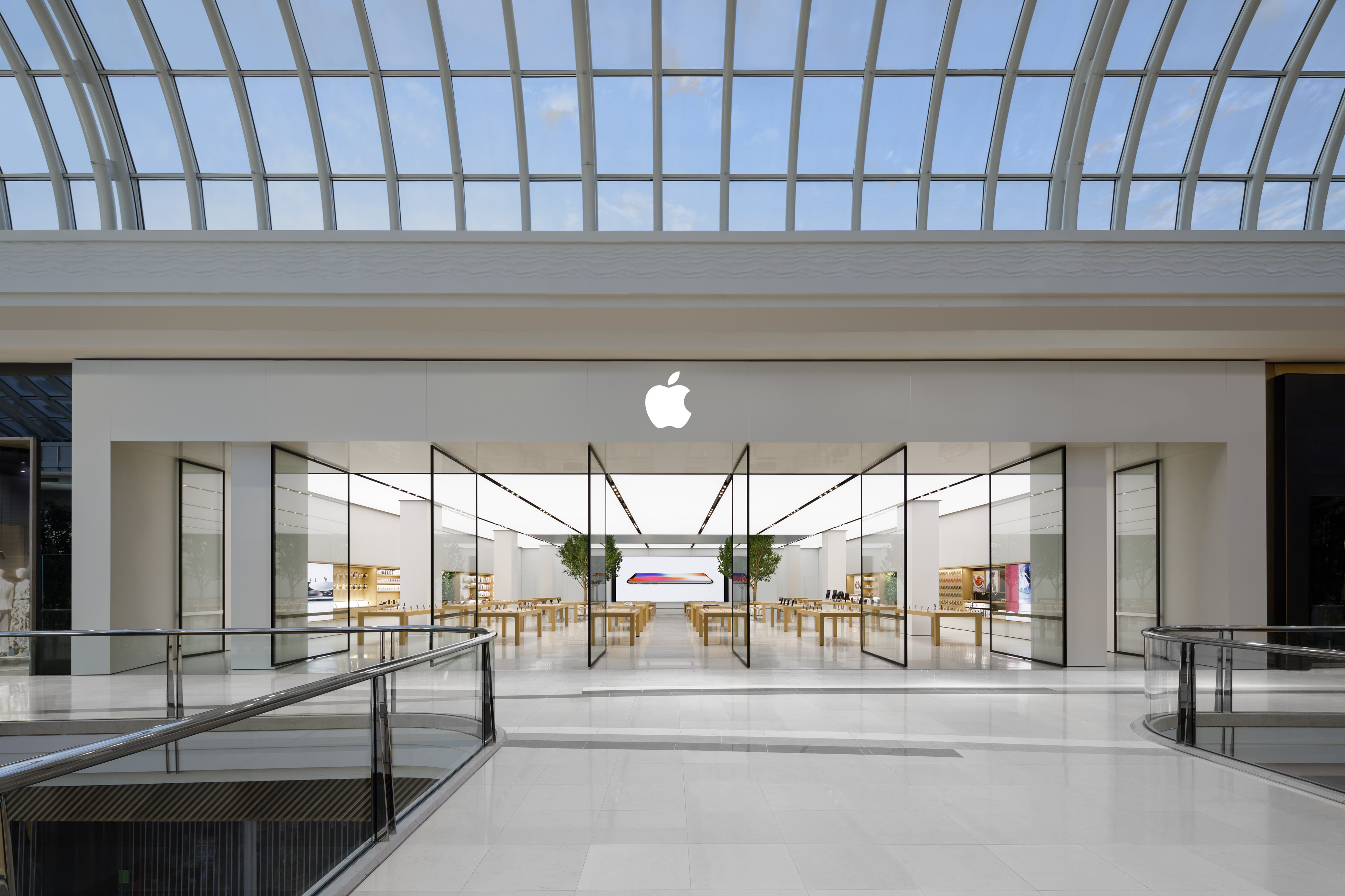 Apple Chadstone in Chadstone, Australia