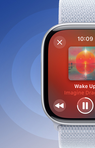 Lagu diputar melalui aplikasi Musik pada Apple Watch Series 10 untuk menunjukkan bahwa Anda bisa memutar audio melalui speaker.