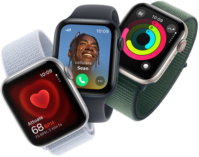 Tre Apple Watch SE che mostrano rispettivamente il monitoraggio della frequenza cardiaca, una chiamata in arrivo e gli anelli Attività