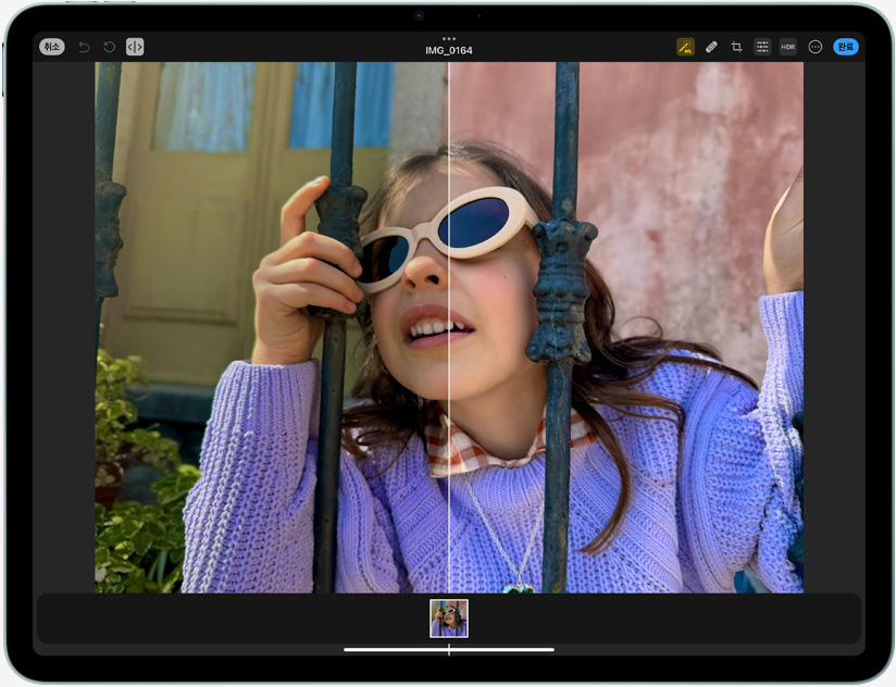사진의 True Tone을 보여주는 가로 방향 iPad Air