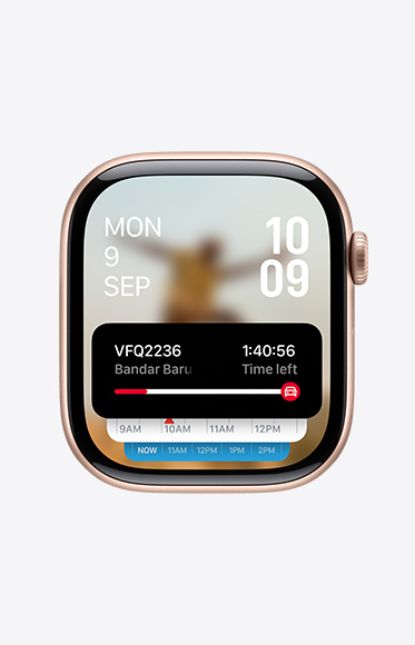 The Smart Stack showing a Live Activity of the status of a flight.