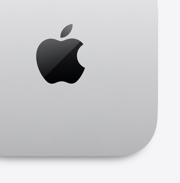 Pohľad zvrchu na strieborný Mac mini s logom Apple